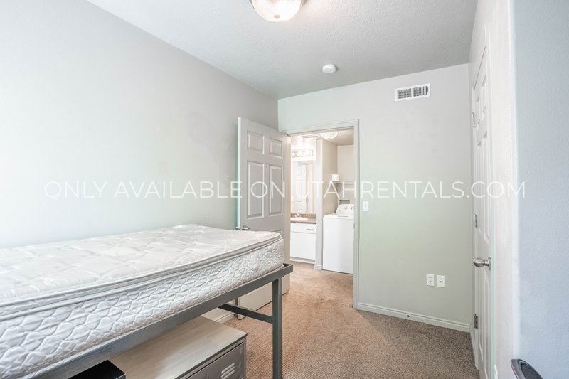 4 Private Rooms at Lanai property image