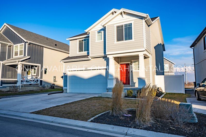 Modern Luxury 3-Bed Home in Lehi on 1/4 Acre Lot property image