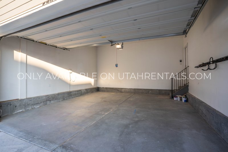 Modern Luxury 3-Bed Home in Lehi on 1/4 Acre Lot property image