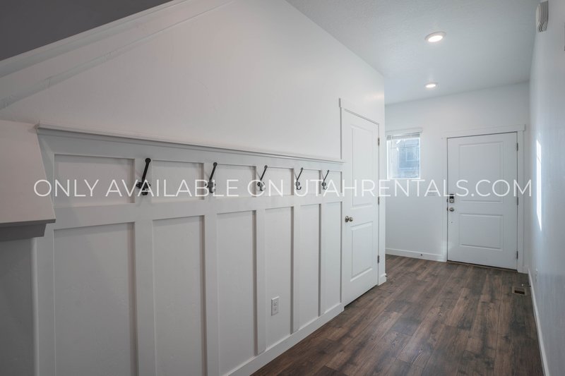 Modern Luxury 3-Bed Home in Lehi on 1/4 Acre Lot property image