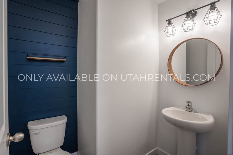 Modern Luxury 3-Bed Home in Lehi on 1/4 Acre Lot property image