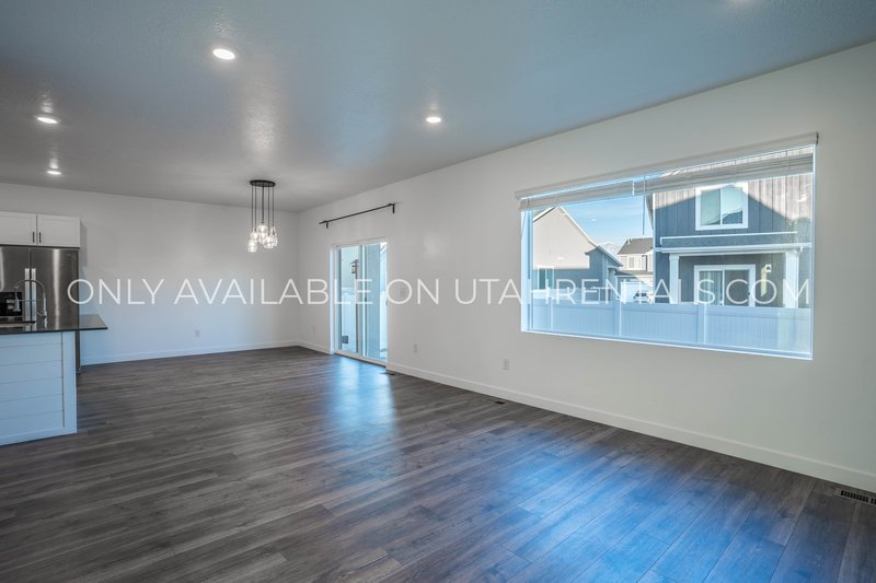 Modern Luxury 3-Bed Home in Lehi on 1/4 Acre Lot property image