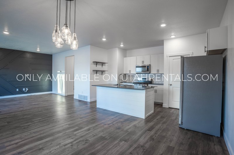 Modern Luxury 3-Bed Home in Lehi on 1/4 Acre Lot property image
