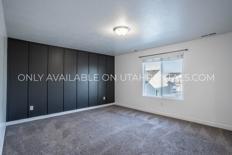 Modern Luxury 3-Bed Home in Lehi on 1/4 Acre Lot property image