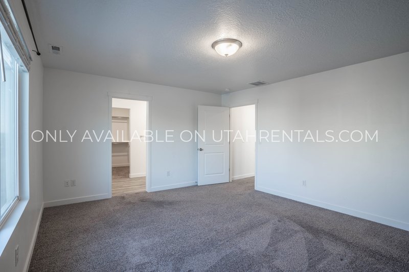Modern Luxury 3-Bed Home in Lehi on 1/4 Acre Lot property image