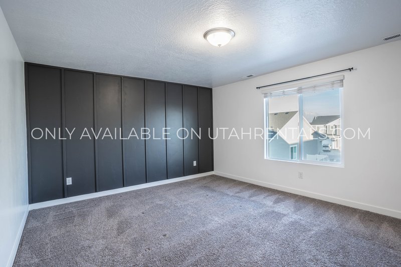 Modern Luxury 3-Bed Home in Lehi on 1/4 Acre Lot property image