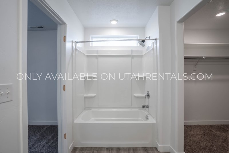 Modern Luxury 3-Bed Home in Lehi on 1/4 Acre Lot property image