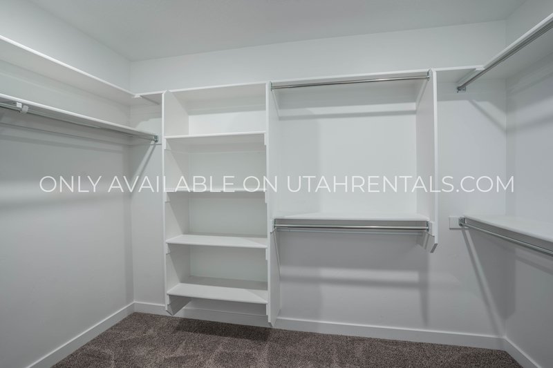 Modern Luxury 3-Bed Home in Lehi on 1/4 Acre Lot property image