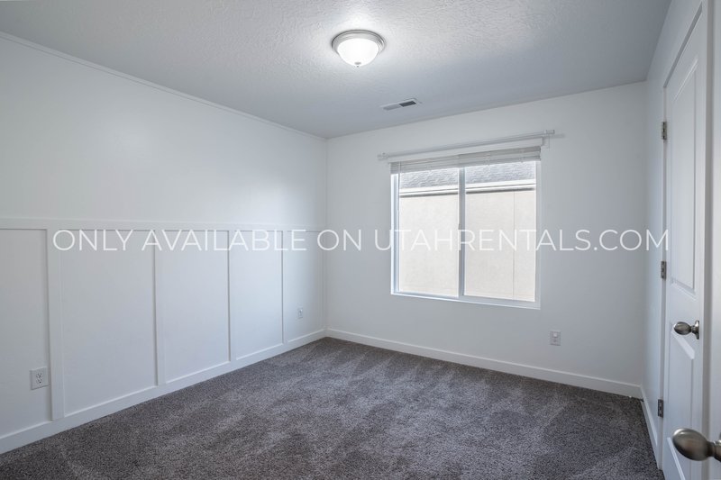 Modern Luxury 3-Bed Home in Lehi on 1/4 Acre Lot property image