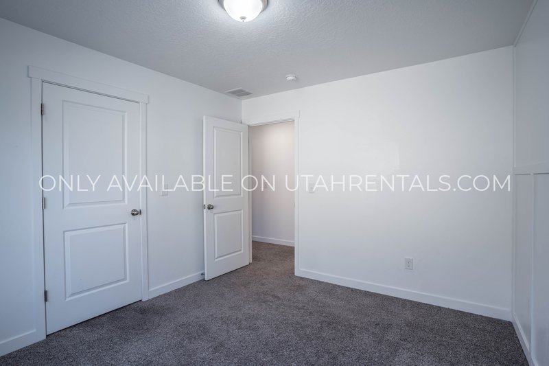 Modern Luxury 3-Bed Home in Lehi on 1/4 Acre Lot property image