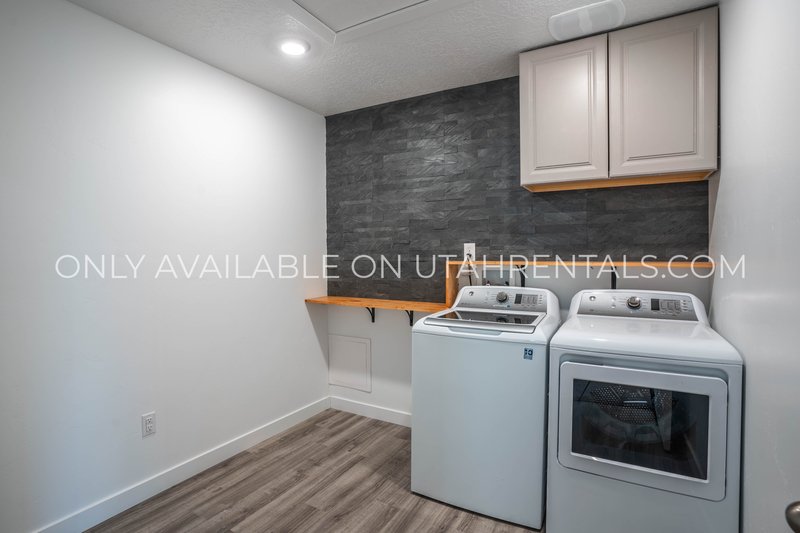 Modern Luxury 3-Bed Home in Lehi on 1/4 Acre Lot property image