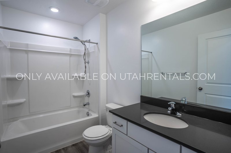 Modern Luxury 3-Bed Home in Lehi on 1/4 Acre Lot property image