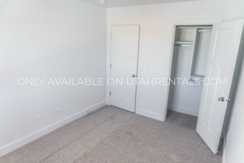 4 Bed 2.5 Bath Townhouse property image