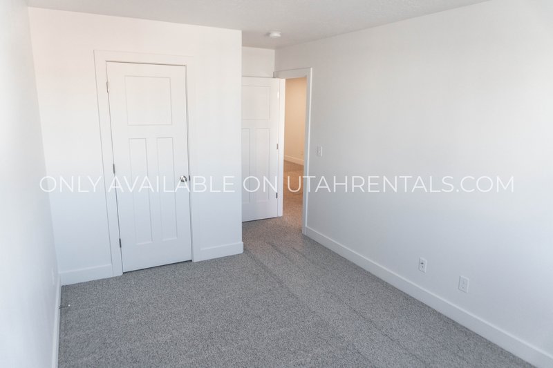 4 Bed 2.5 Bath Townhouse property image