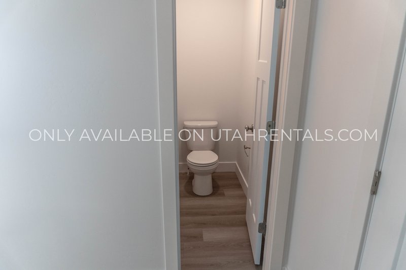 4 Bed 2.5 Bath Townhouse property image