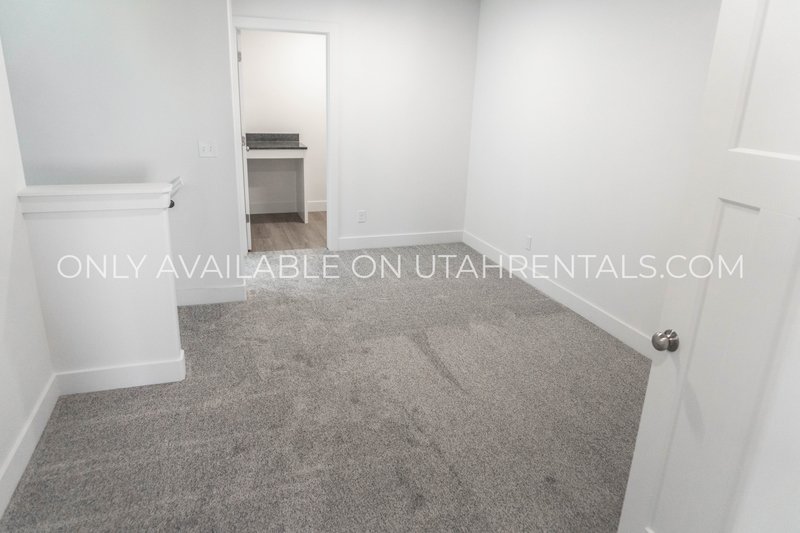 4 Bed 2.5 Bath Townhouse property image