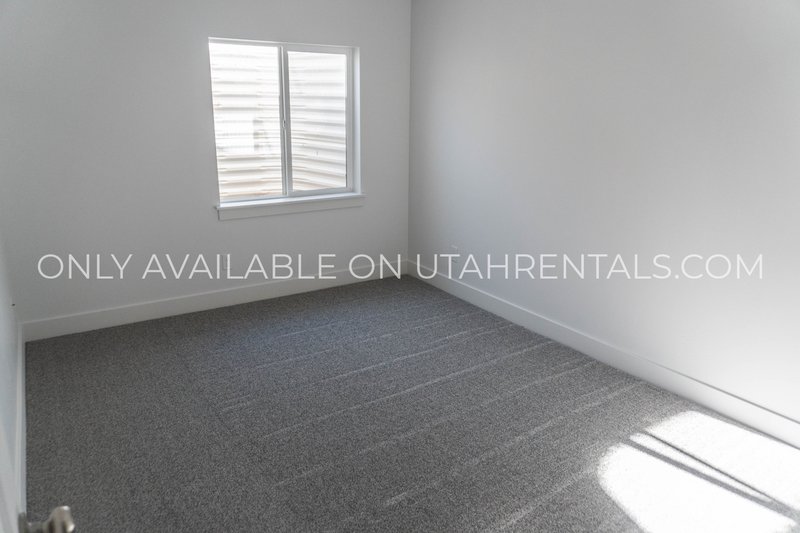 4 Bed 2.5 Bath Townhouse property image