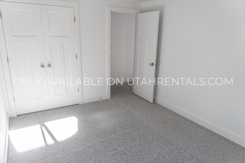 4 Bed 2.5 Bath Townhouse property image