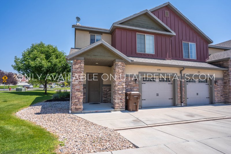 Beautiful Townhome in Saratoga Springs! property image