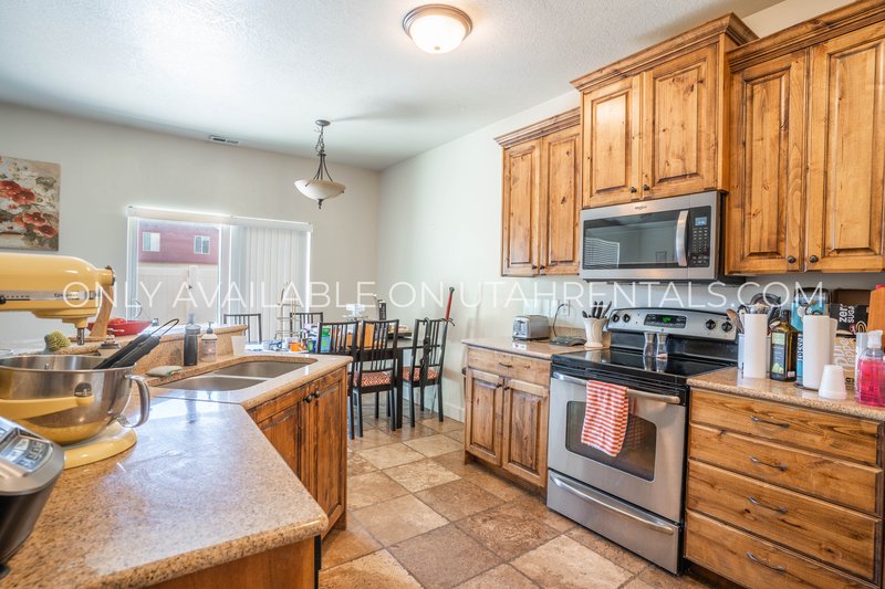 Beautiful Townhome in Saratoga Springs! property image