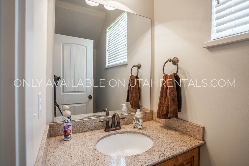 Beautiful Townhome in Saratoga Springs! property image