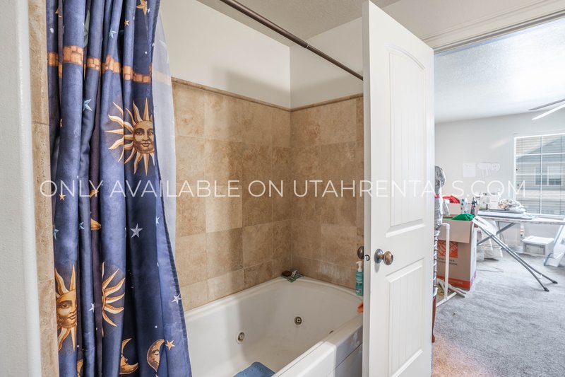 Beautiful Townhome in Saratoga Springs! property image