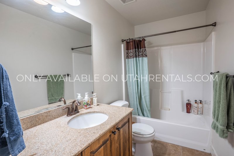 Beautiful Townhome in Saratoga Springs! property image