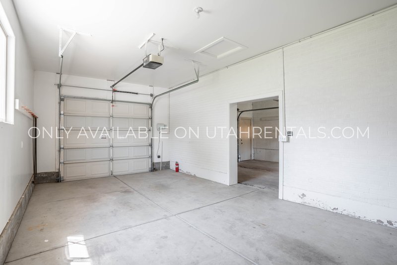 PET FRIENDLY MAPLETON HOME FOR RENT property image