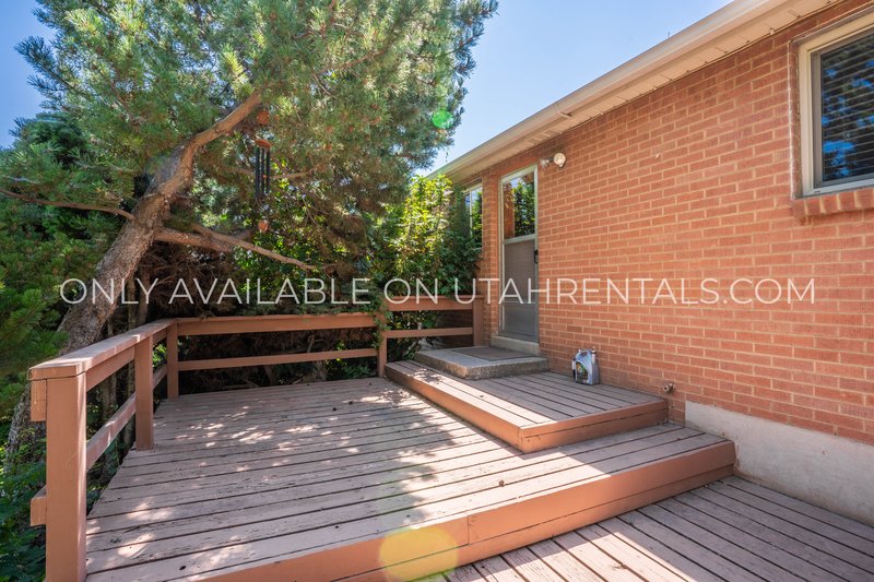 PET FRIENDLY MAPLETON HOME FOR RENT property image