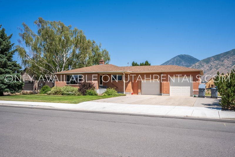 PET FRIENDLY MAPLETON HOME FOR RENT property image