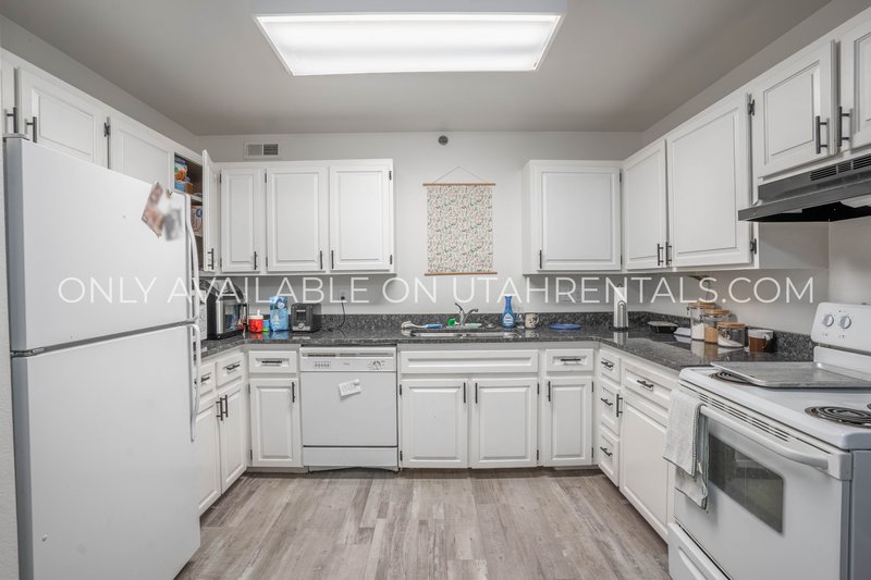 Shared Room at Stratford Court property image