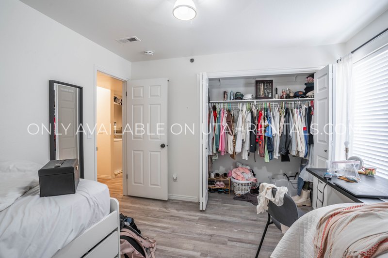 Shared Room at Stratford Court property image