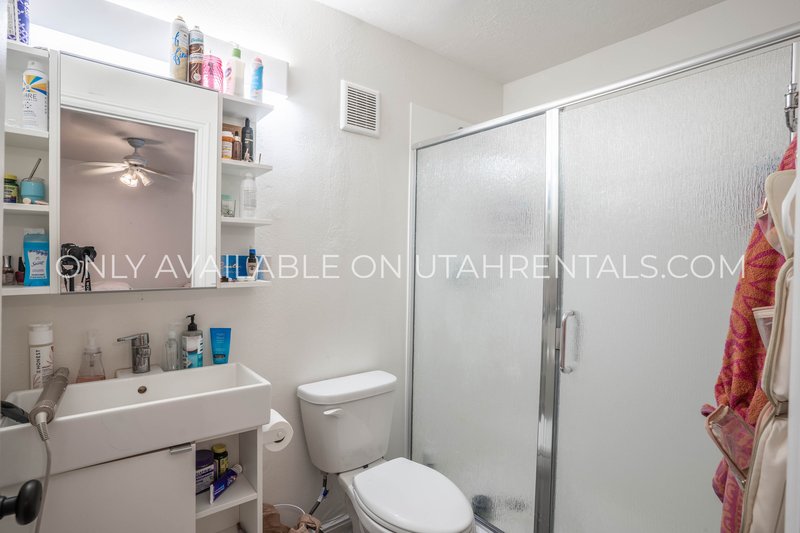 Shared Room at Stratford Court property image