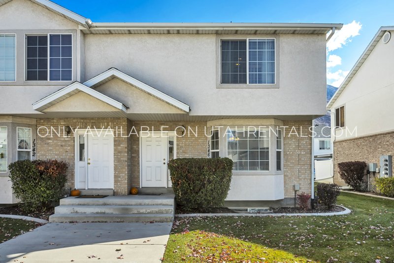 Spacious 4-Bedroom Townhome with Prime Park Access property image