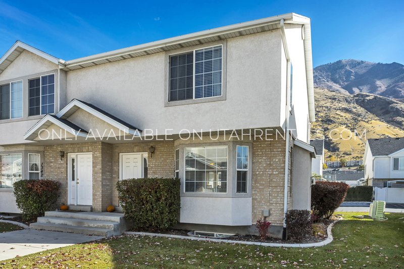 Spacious 4-Bedroom Townhome with Prime Park Access property image