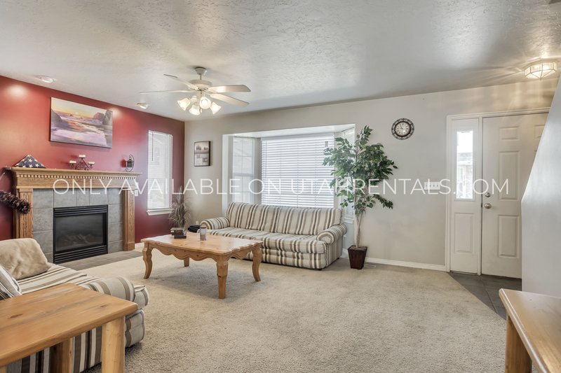 Spacious 4-Bedroom Townhome with Prime Park Access property image