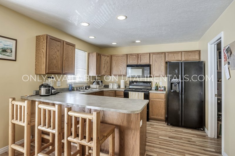 Spacious 4-Bedroom Townhome with Prime Park Access property image