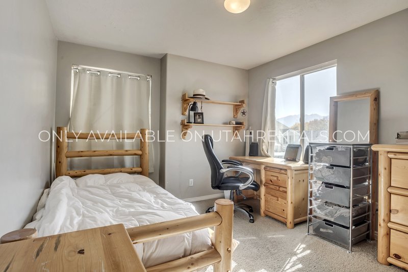 Spacious 4-Bedroom Townhome with Prime Park Access property image