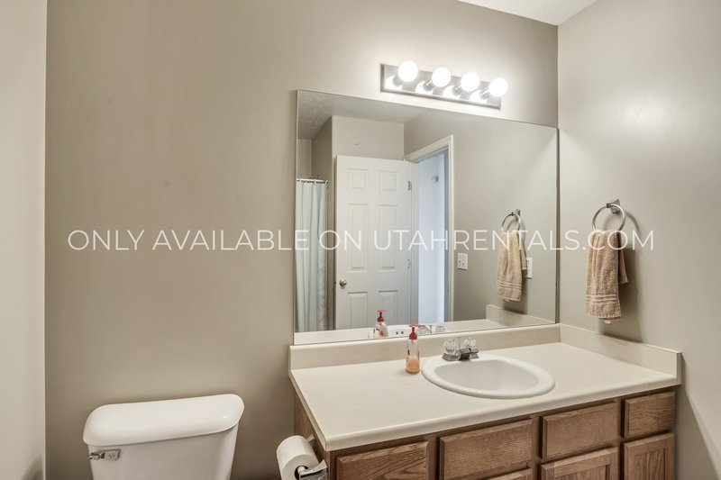 Spacious 4-Bedroom Townhome with Prime Park Access property image