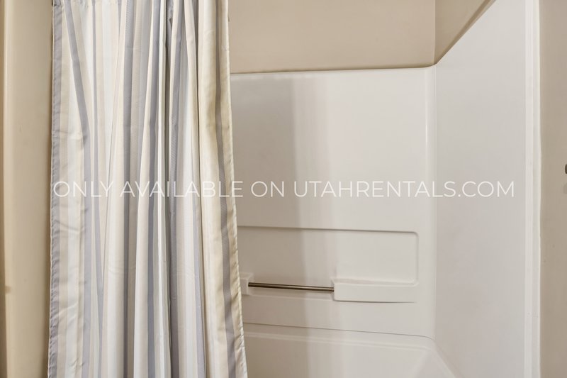 Spacious 4-Bedroom Townhome with Prime Park Access property image