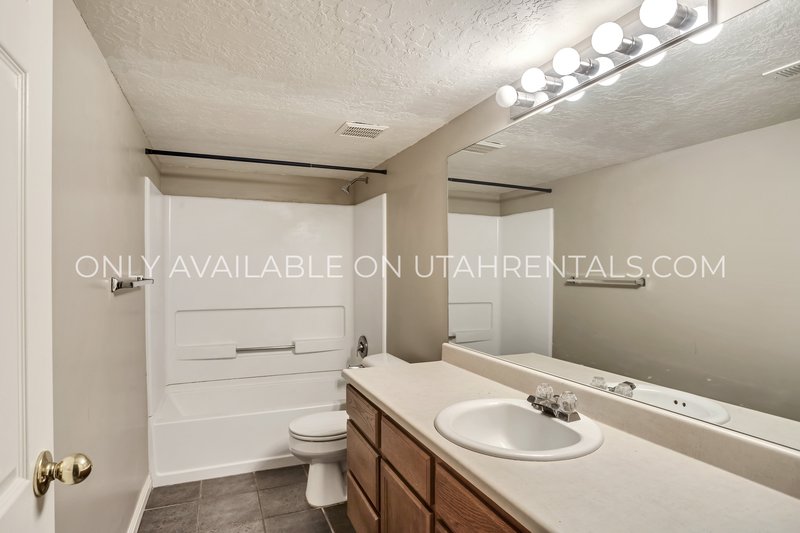 Spacious 4-Bedroom Townhome with Prime Park Access property image