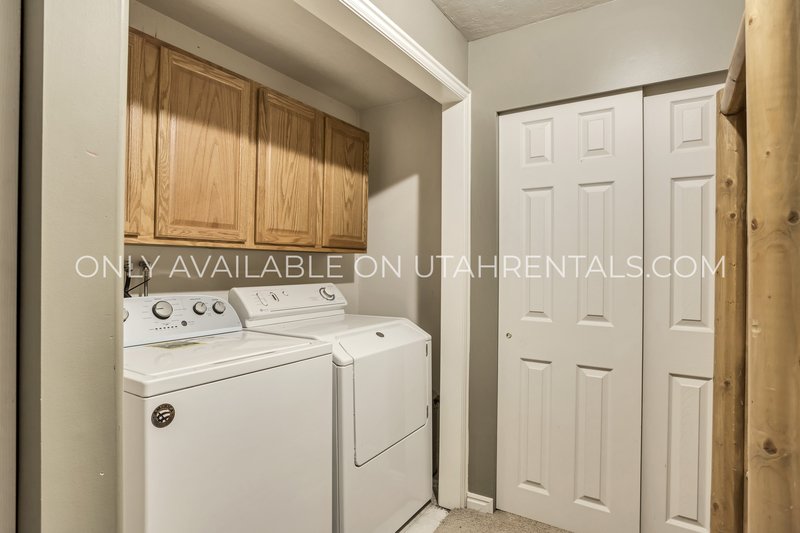 Spacious 4-Bedroom Townhome with Prime Park Access property image