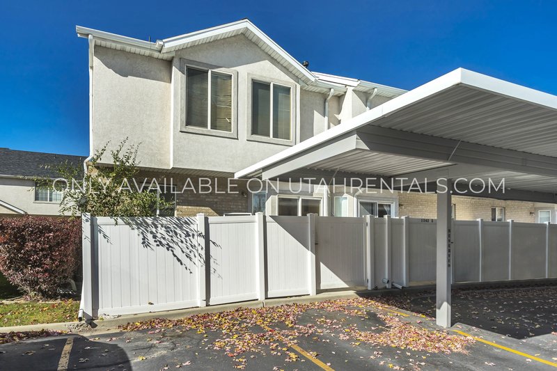 Spacious 4-Bedroom Townhome with Prime Park Access property image