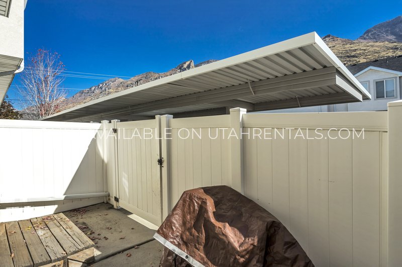 Spacious 4-Bedroom Townhome with Prime Park Access property image