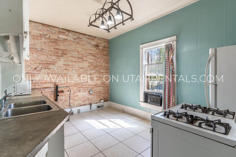 Charming 2-Bed, 1-Bath Unit in Historic Provo property image
