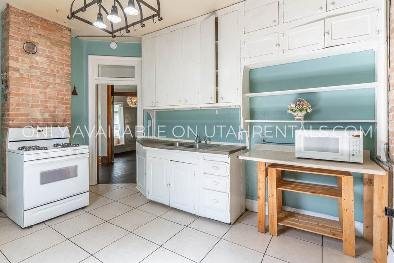 Charming 2-Bed, 1-Bath Unit in Historic Provo property image