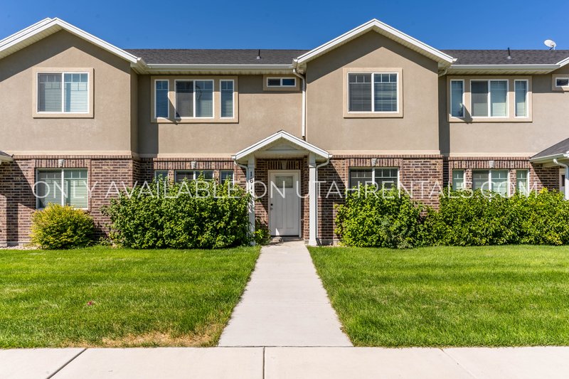 Gorgeous 4 bedroom, 2.5 bath Townhome in Springville! property image