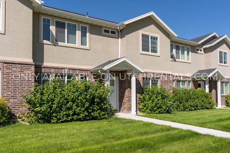 Gorgeous 4 bedroom, 2.5 bath Townhome in Springville! property image