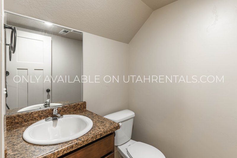 Gorgeous 4 bedroom, 2.5 bath Townhome in Springville! property image