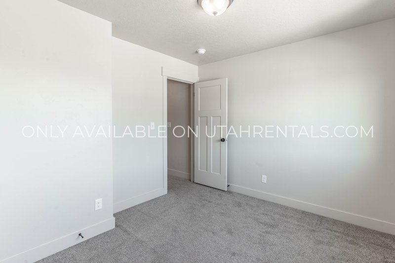 Gorgeous 4 bedroom, 2.5 bath Townhome in Springville! property image